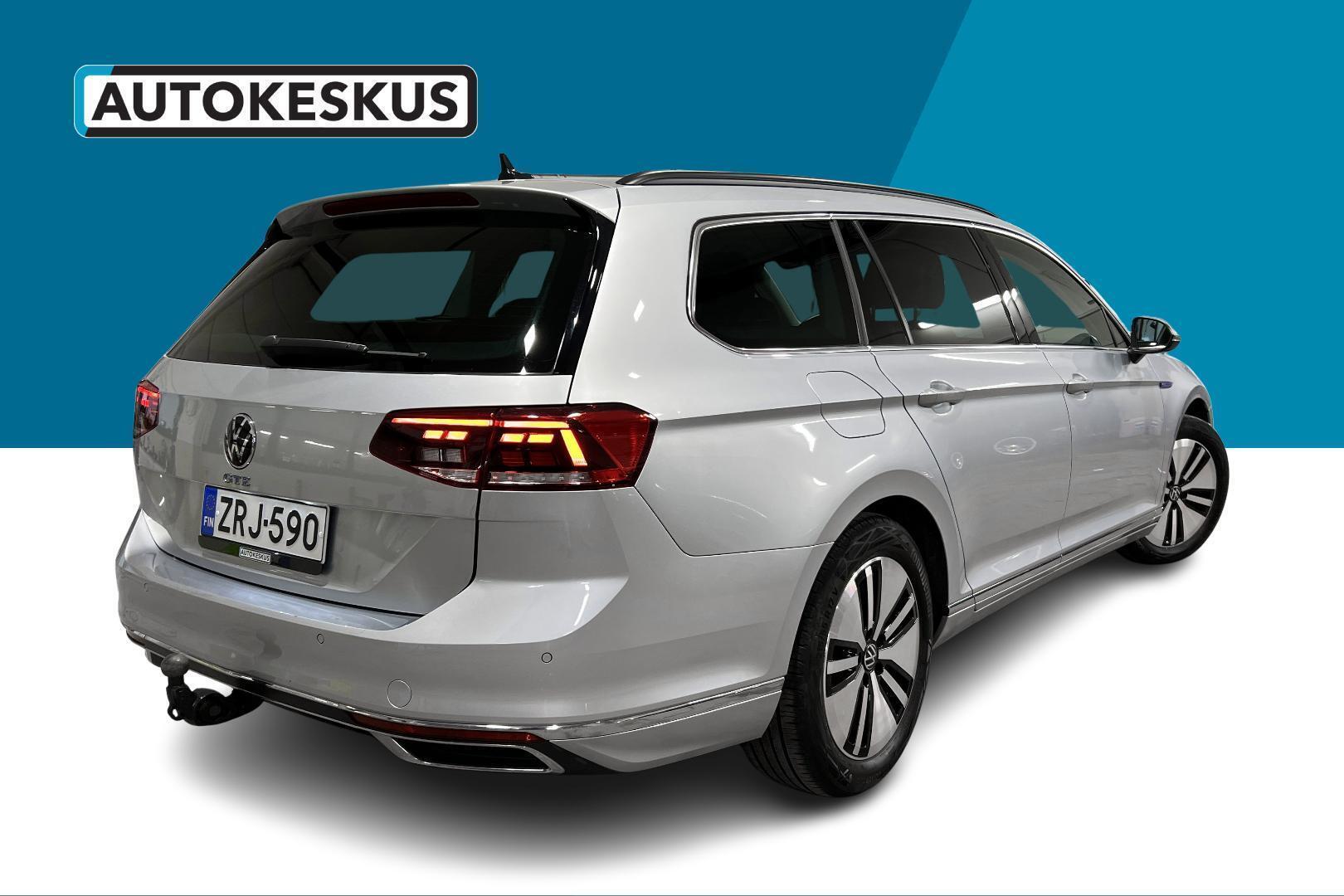 VOLKSWAGEN Passat 2023