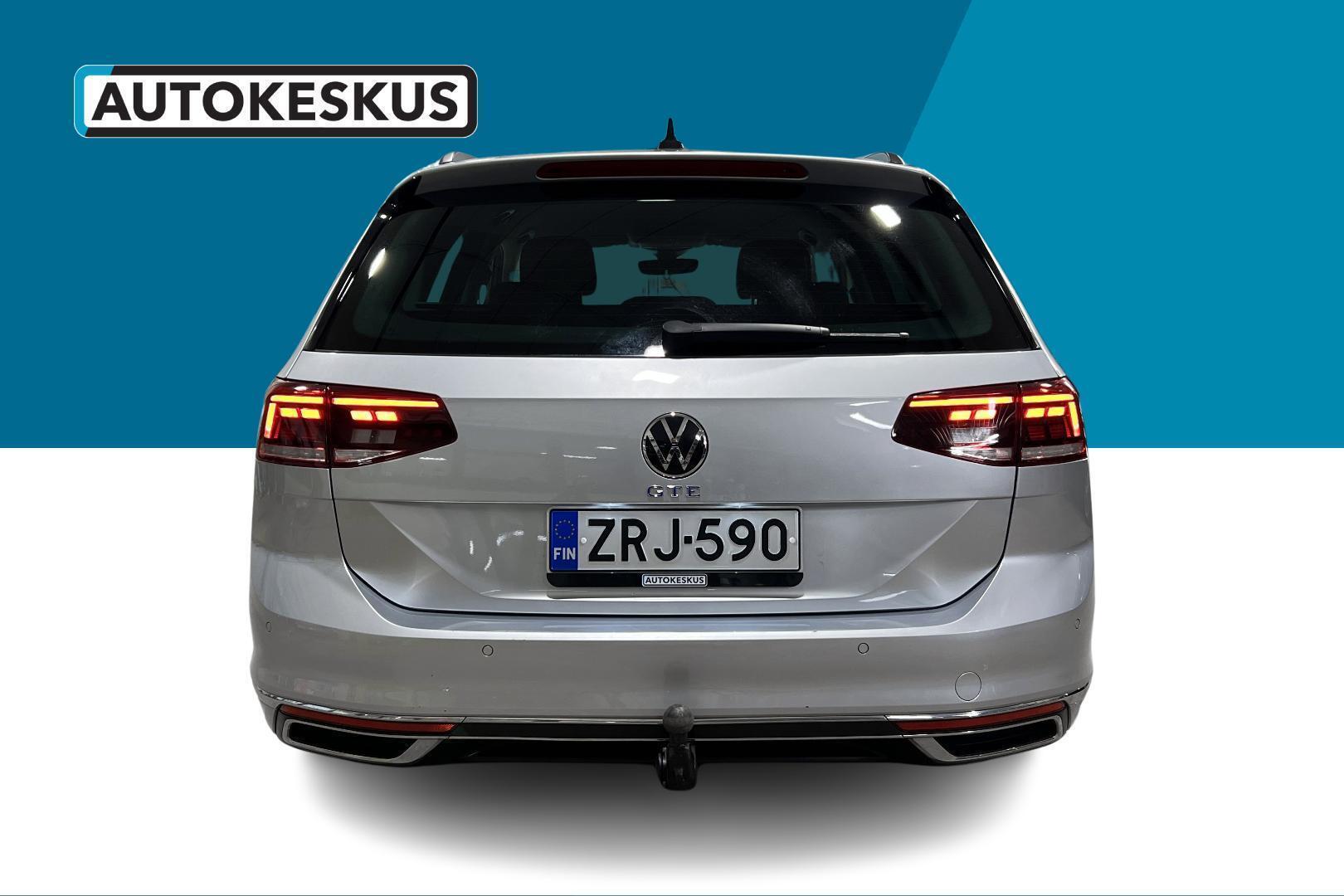 VOLKSWAGEN Passat 2023