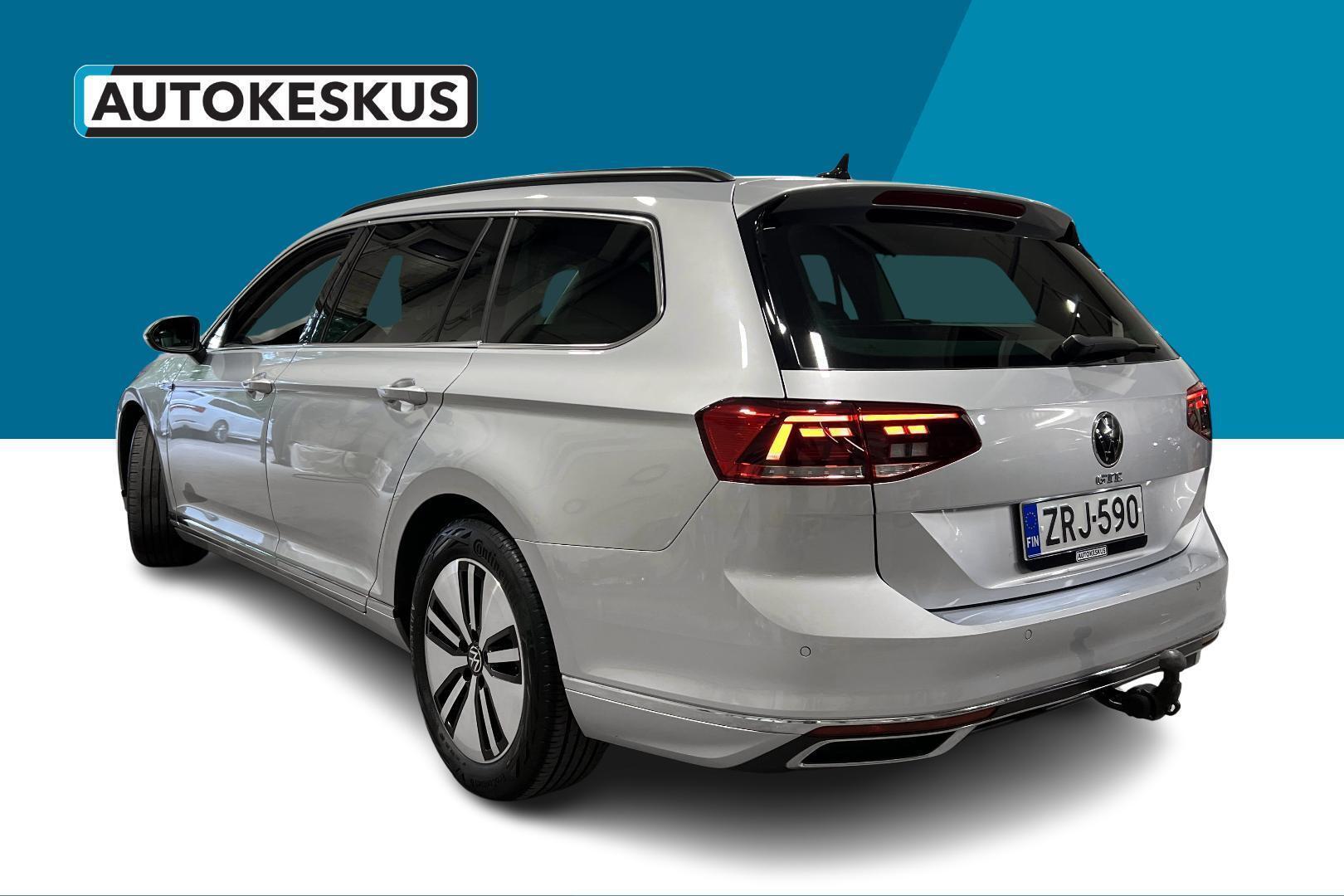 VOLKSWAGEN Passat 2023