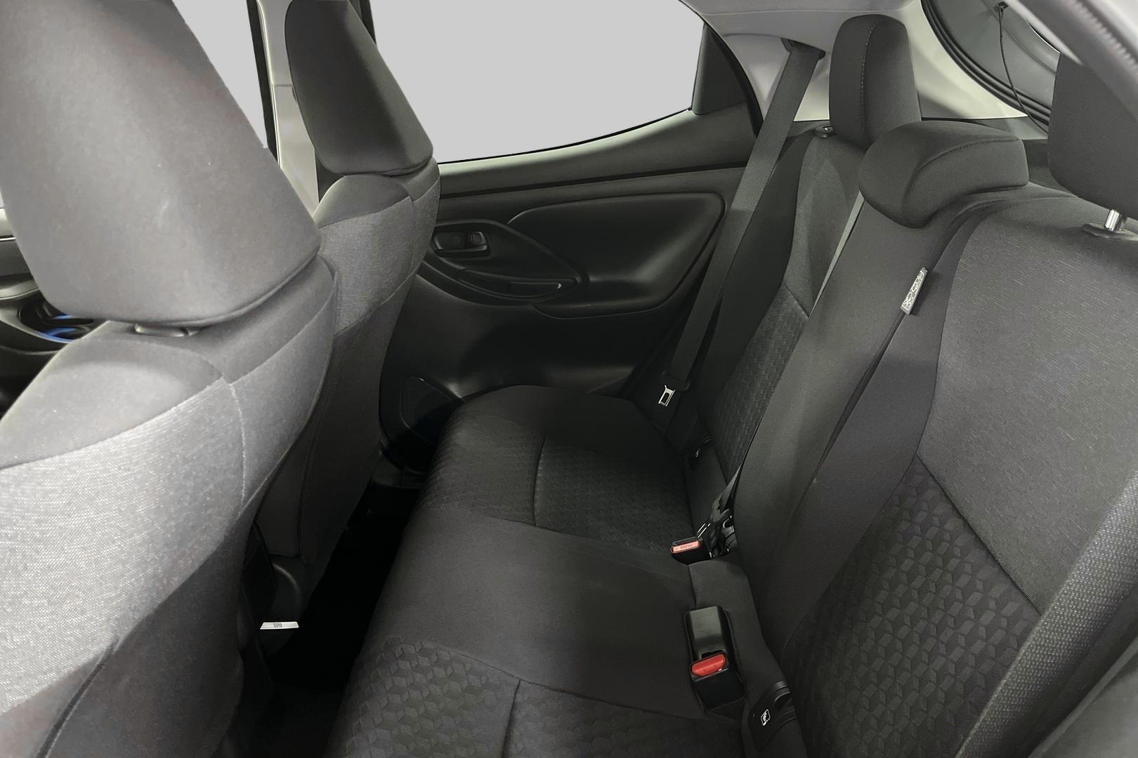 TOYOTA Yaris 10