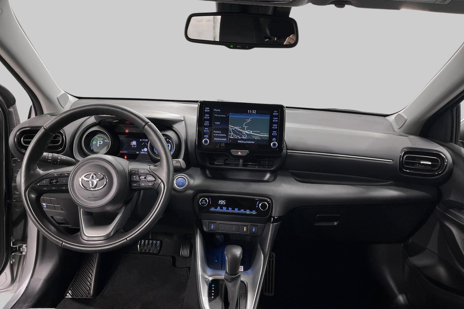 TOYOTA Yaris 11