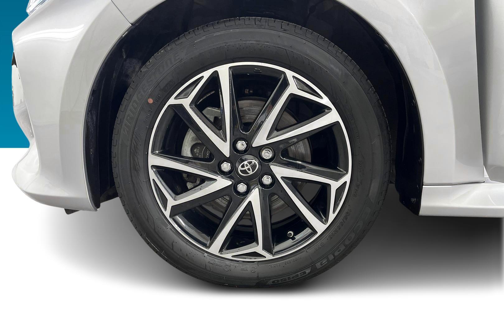 TOYOTA Yaris 13