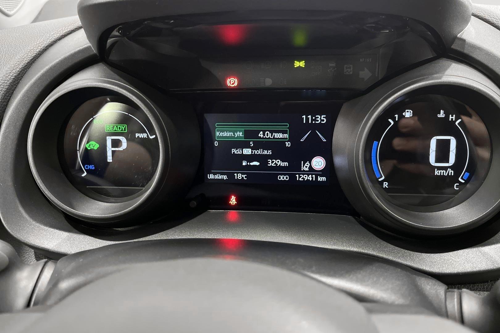TOYOTA Yaris 15
