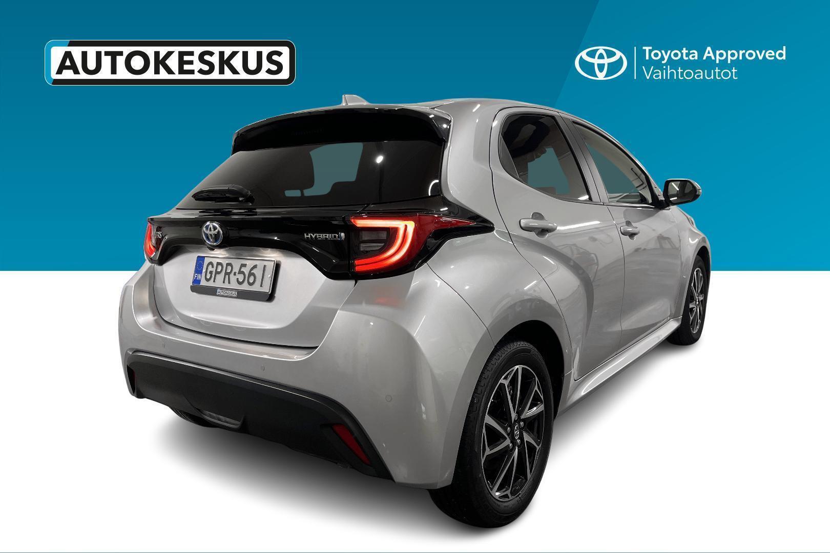 TOYOTA Yaris 5