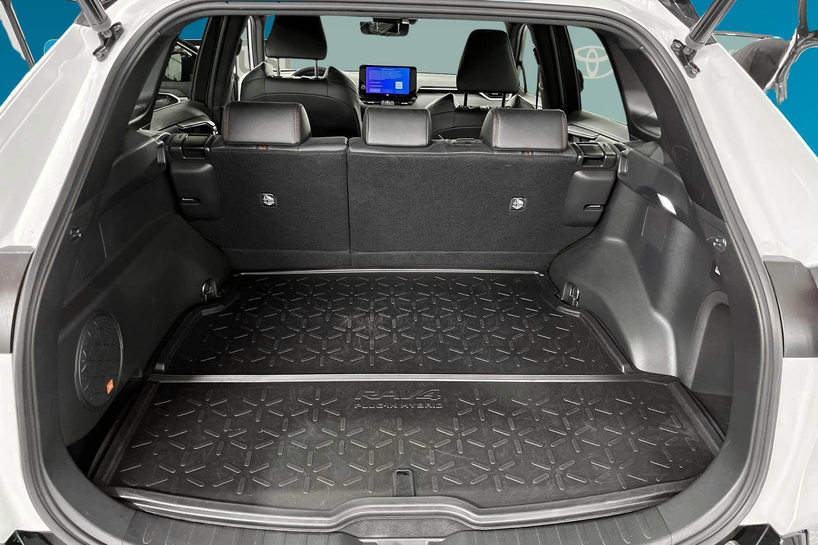 TOYOTA RAV4 Plug-in 12