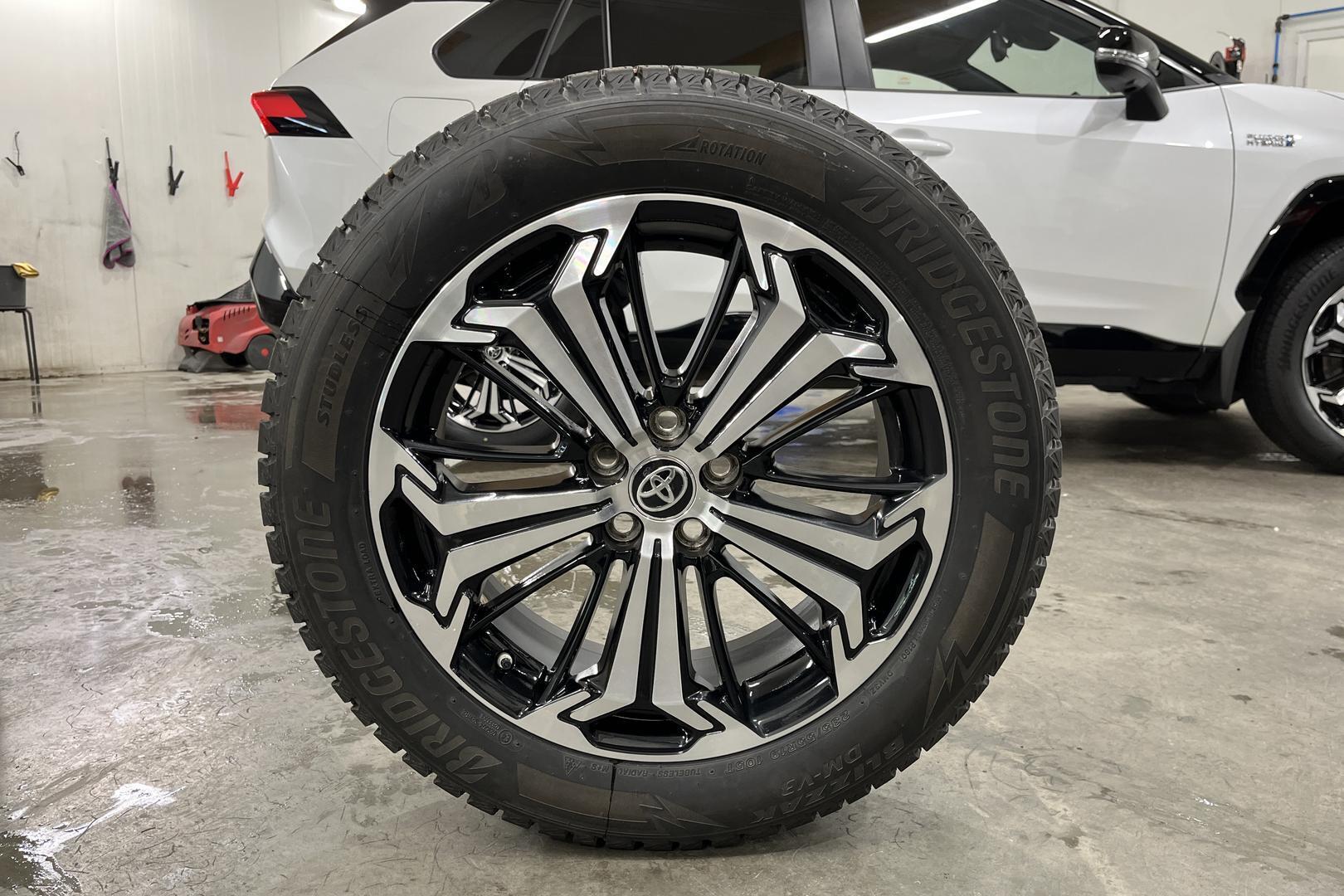 TOYOTA RAV4 Plug-in 15
