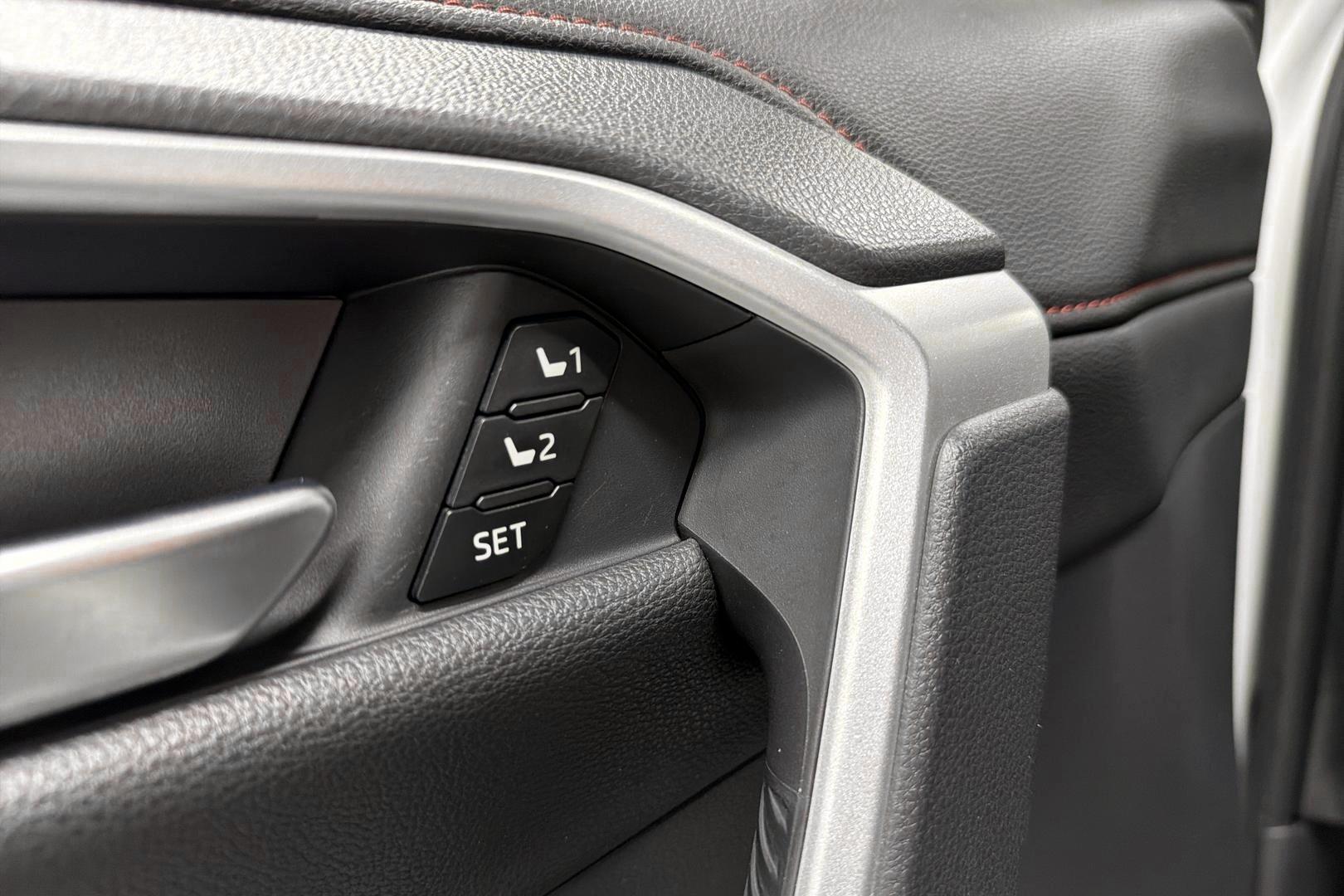 TOYOTA RAV4 Plug-in 16