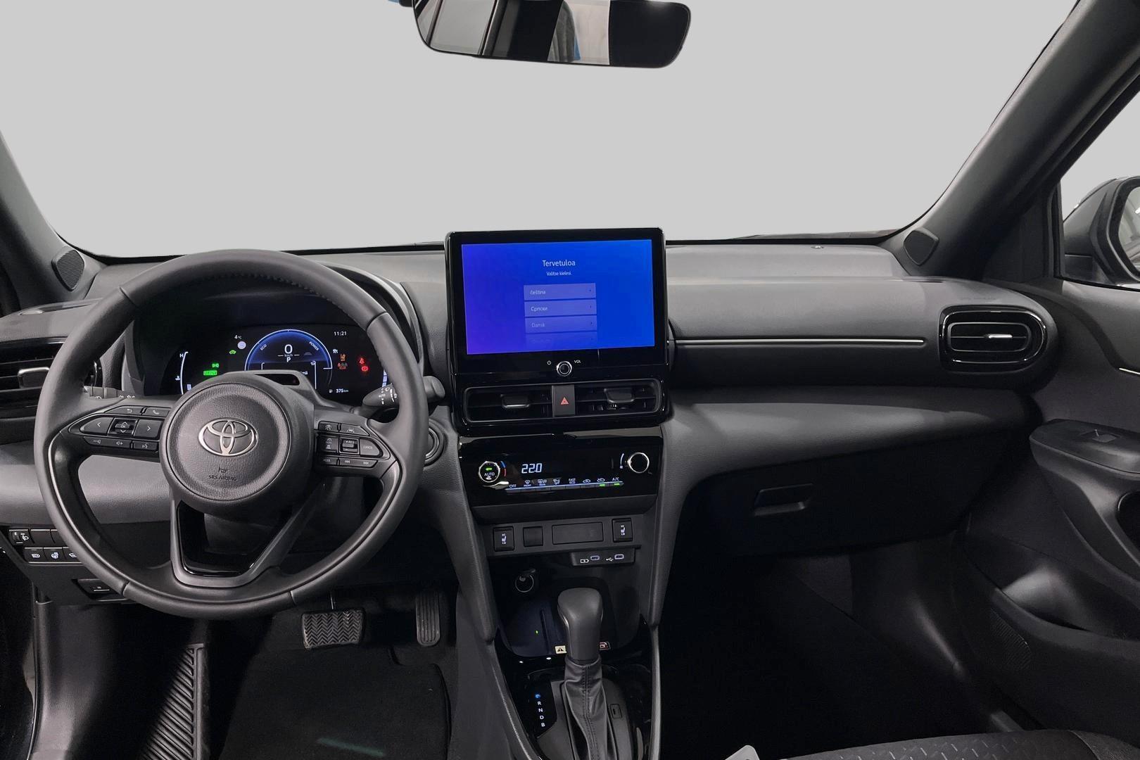 TOYOTA Yaris Cross 11