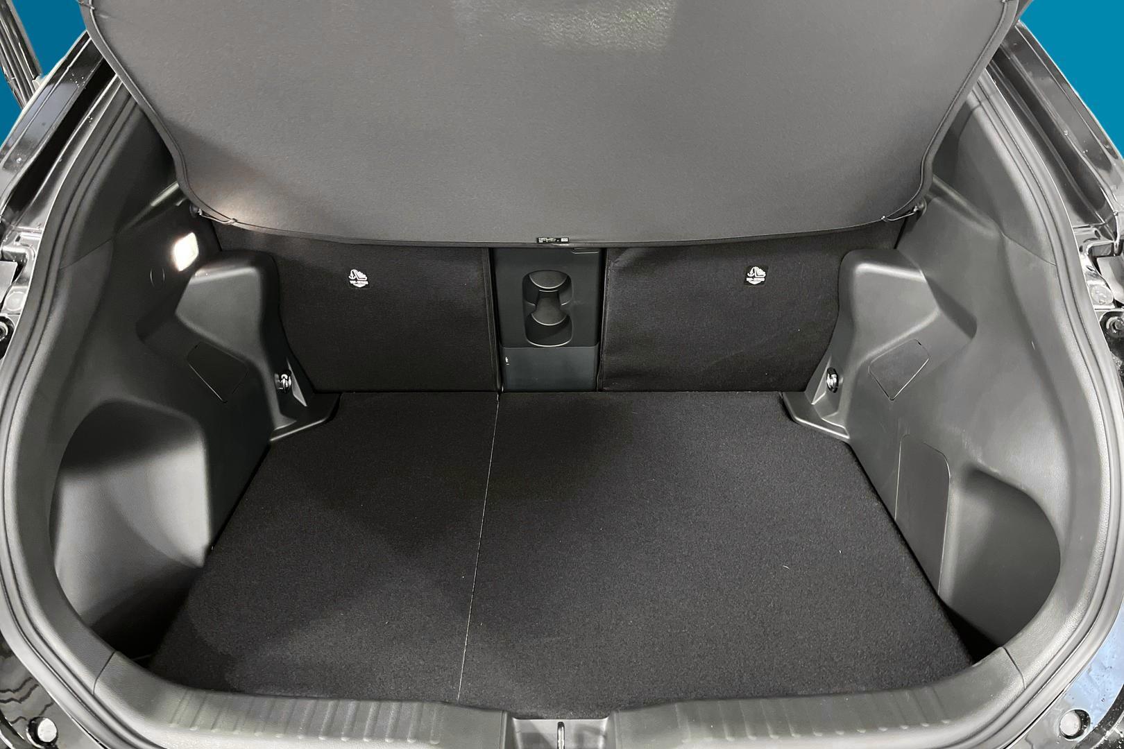 TOYOTA Yaris Cross 12
