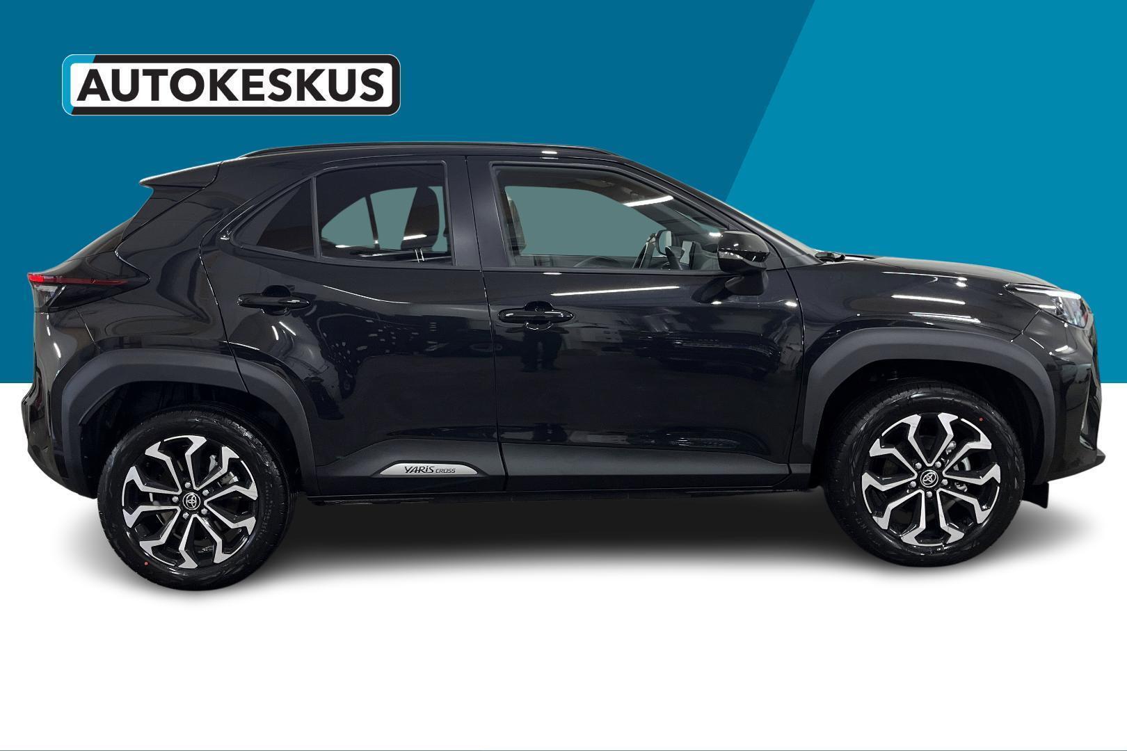 TOYOTA Yaris Cross 4