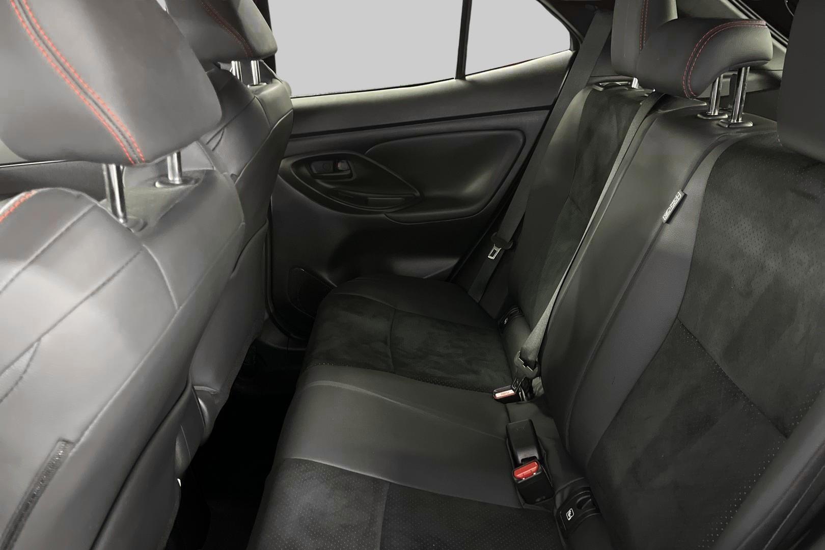 TOYOTA YARIS CROSS 10