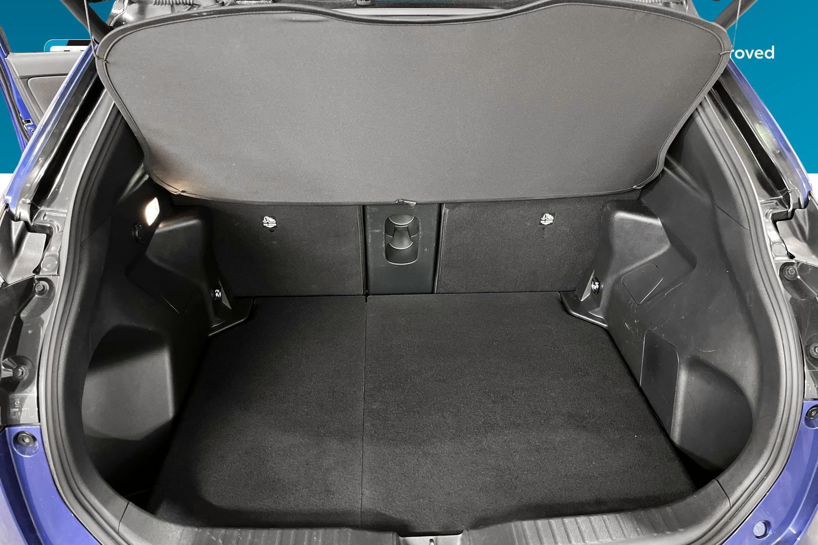 TOYOTA YARIS CROSS 12