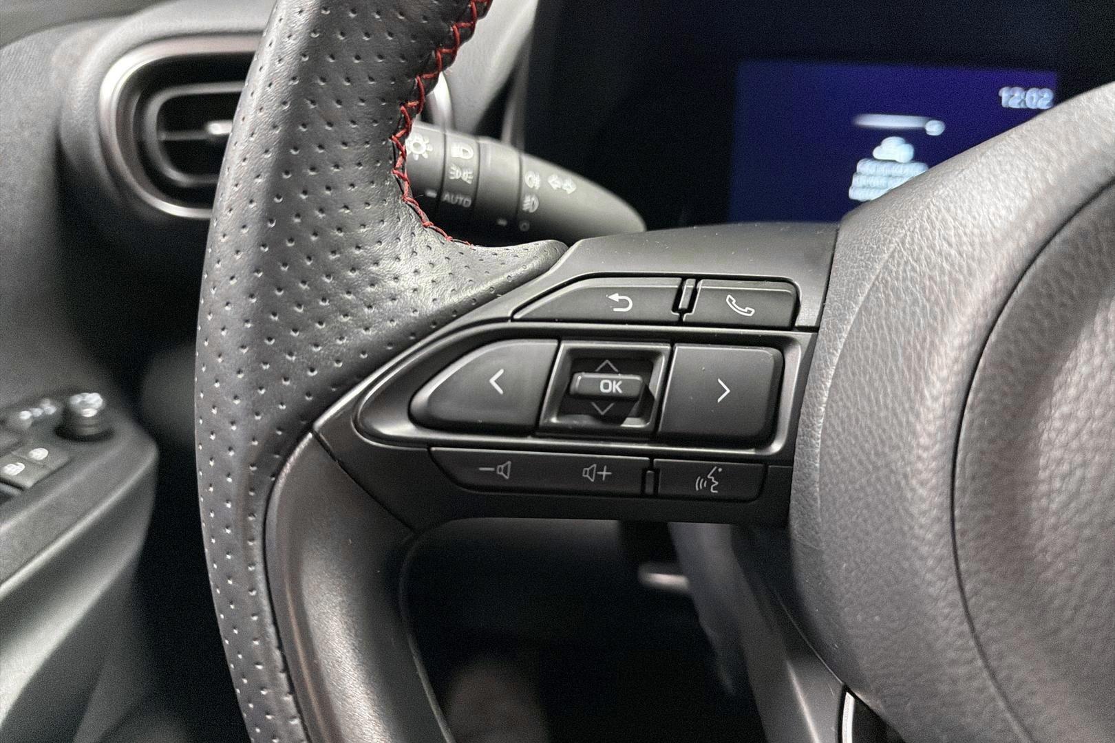 TOYOTA YARIS CROSS 15
