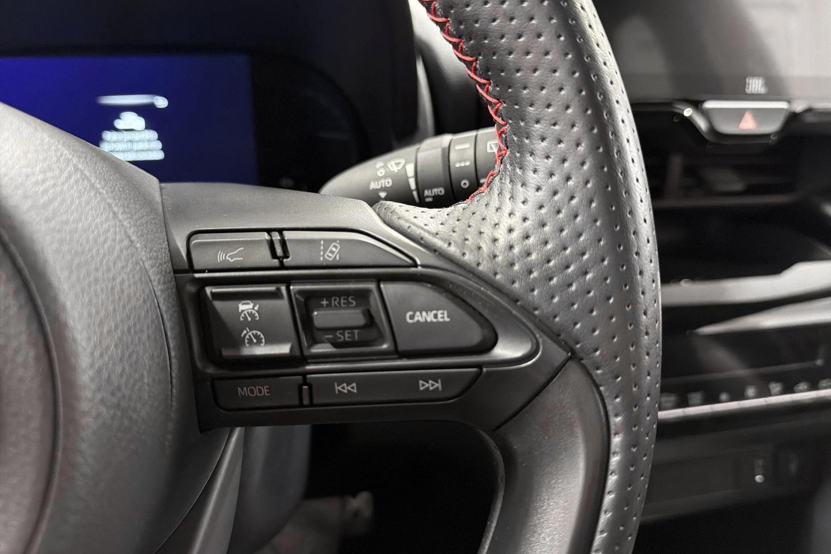 TOYOTA YARIS CROSS 16