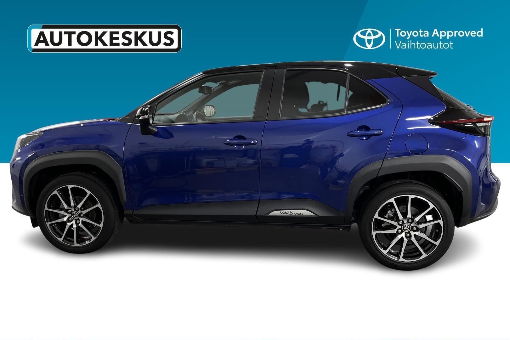 TOYOTA YARIS CROSS 8