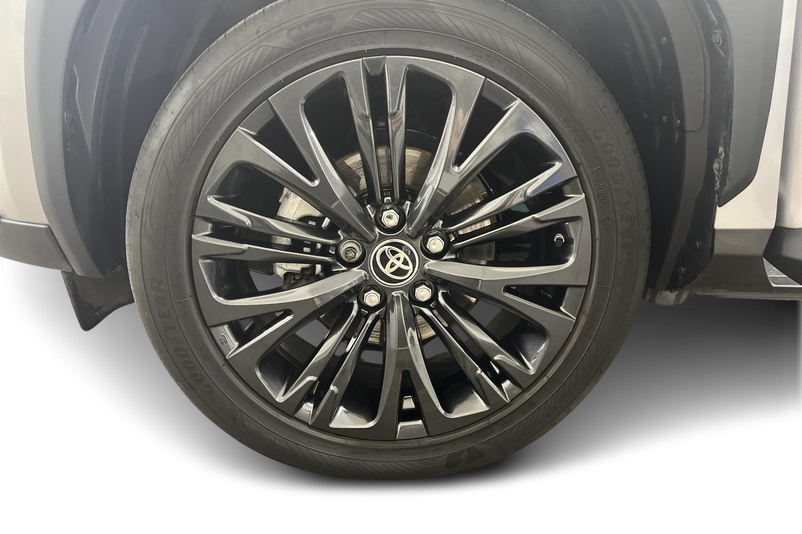 TOYOTA YARIS CROSS 13
