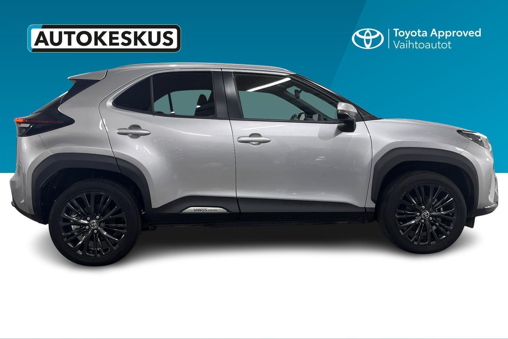 TOYOTA YARIS CROSS 4