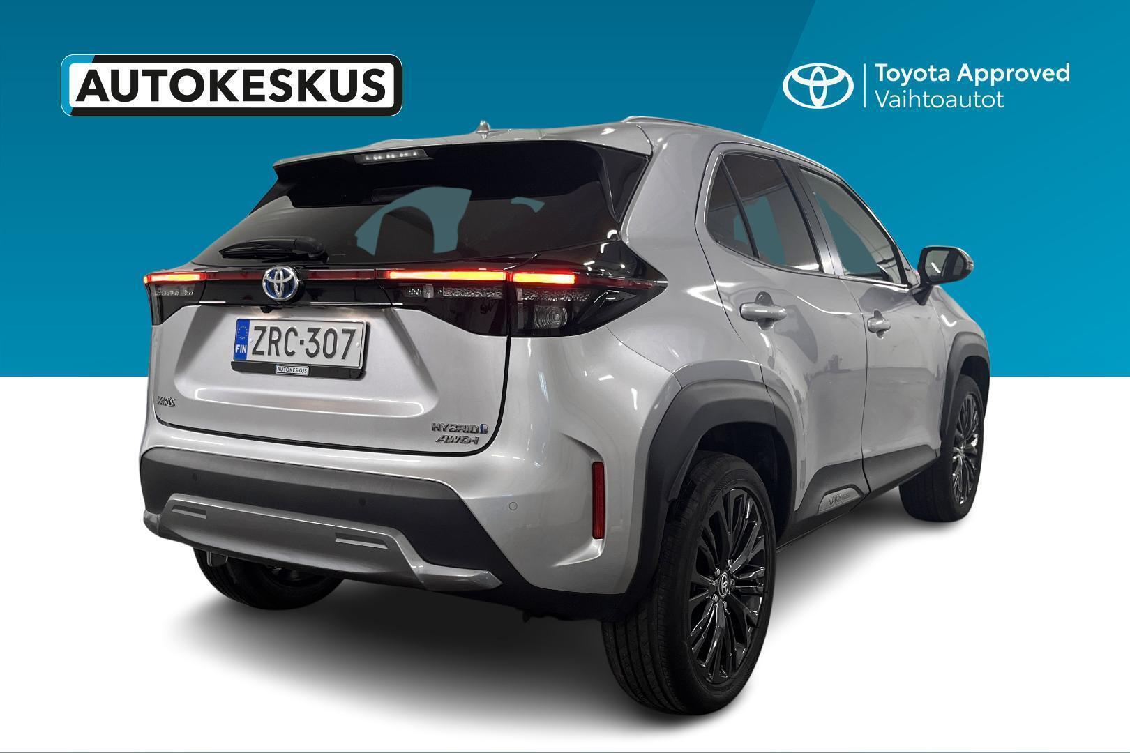 TOYOTA YARIS CROSS 5