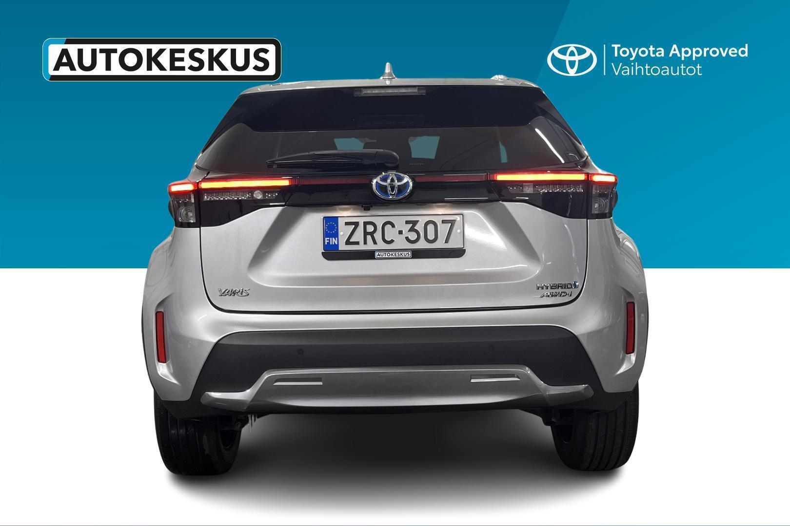TOYOTA YARIS CROSS 6