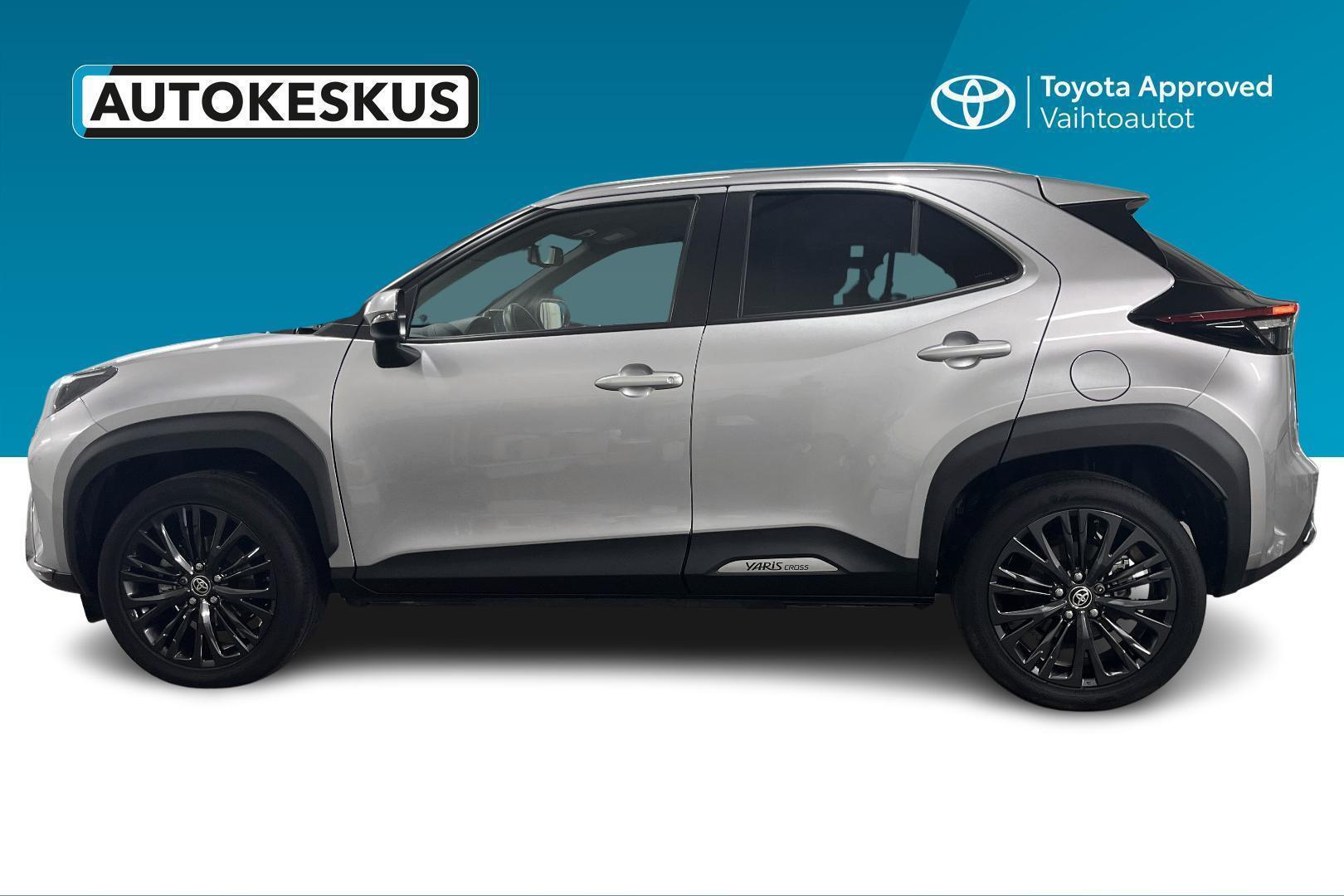 TOYOTA YARIS CROSS 8