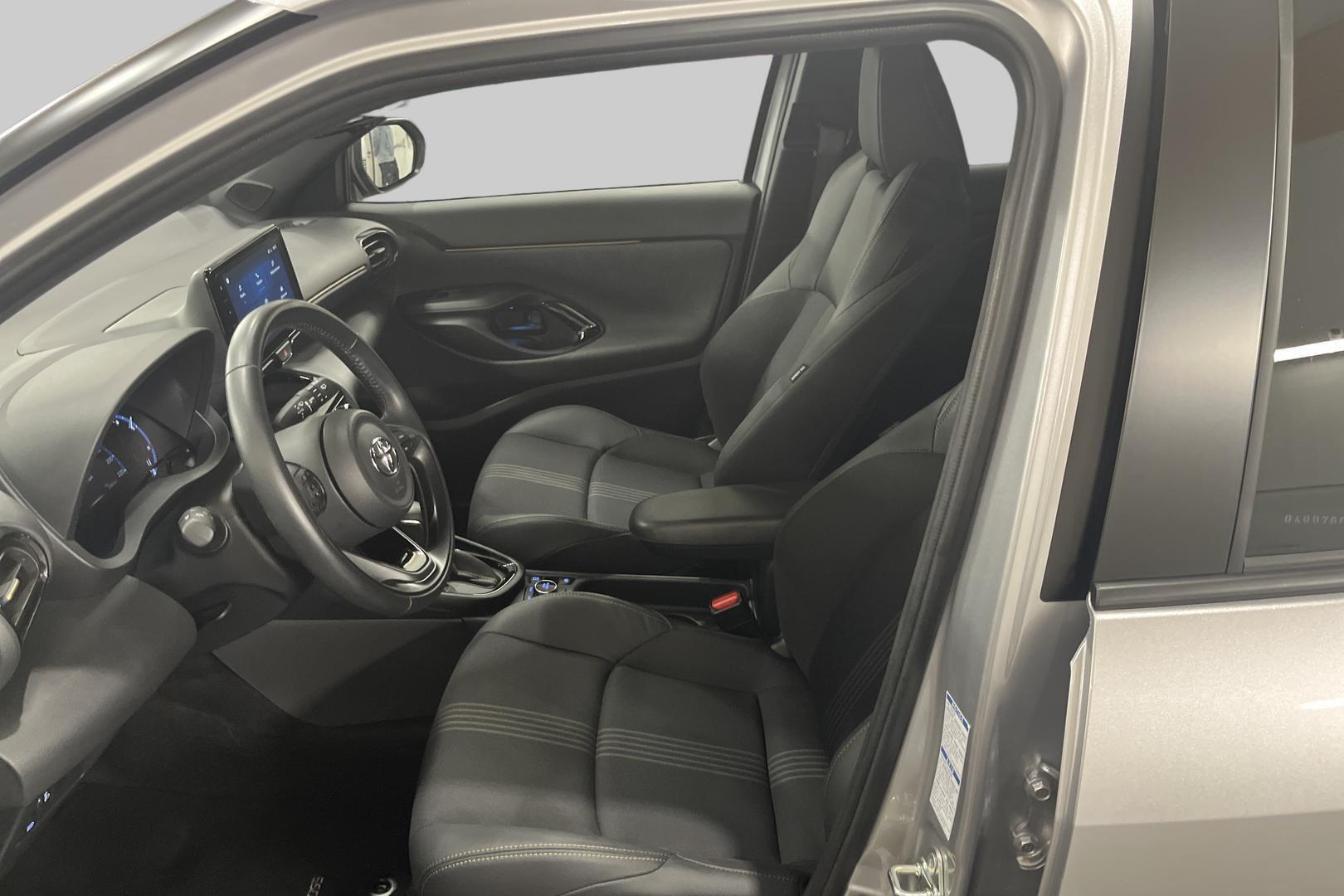 TOYOTA YARIS CROSS 9