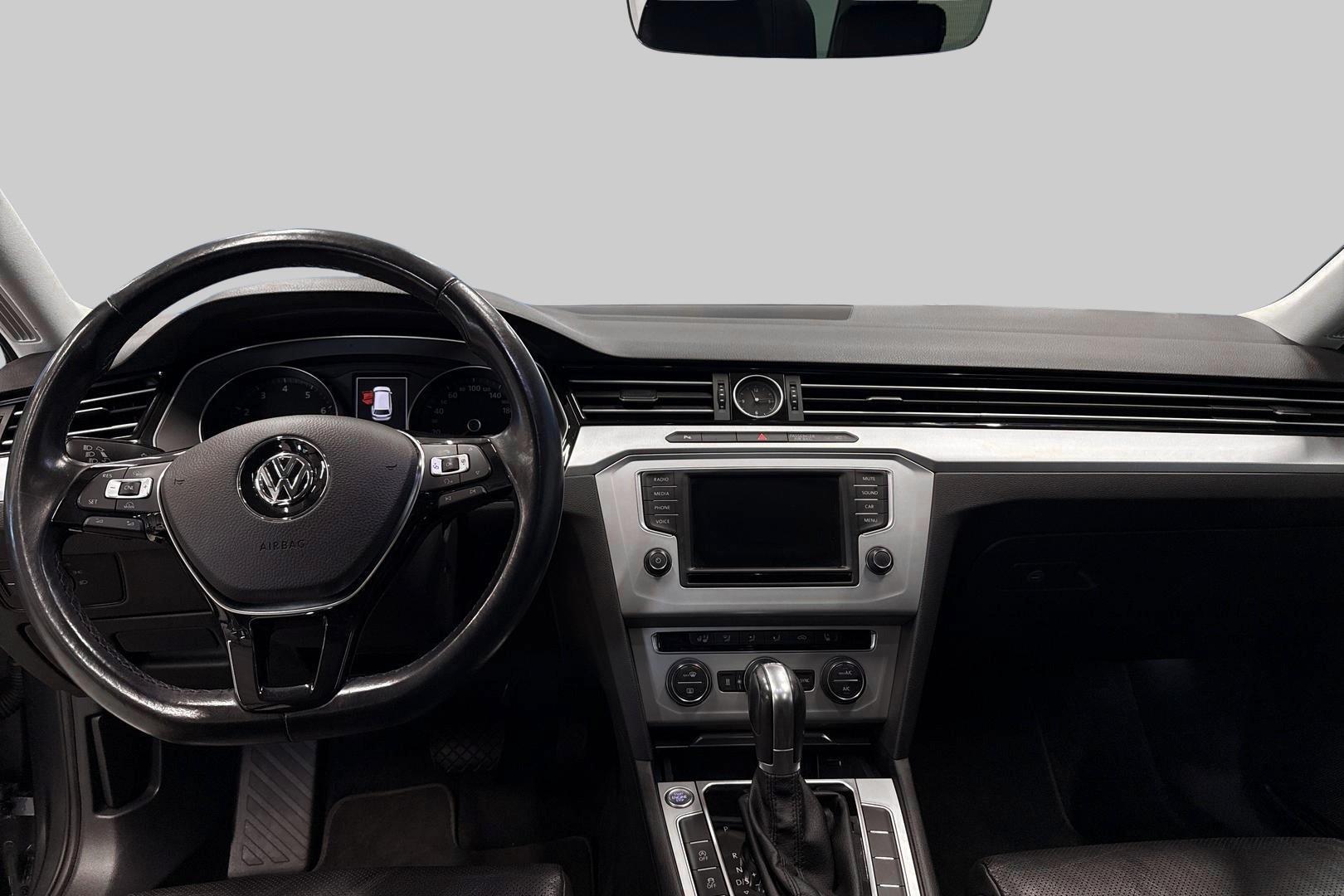 VOLKSWAGEN Passat 2016