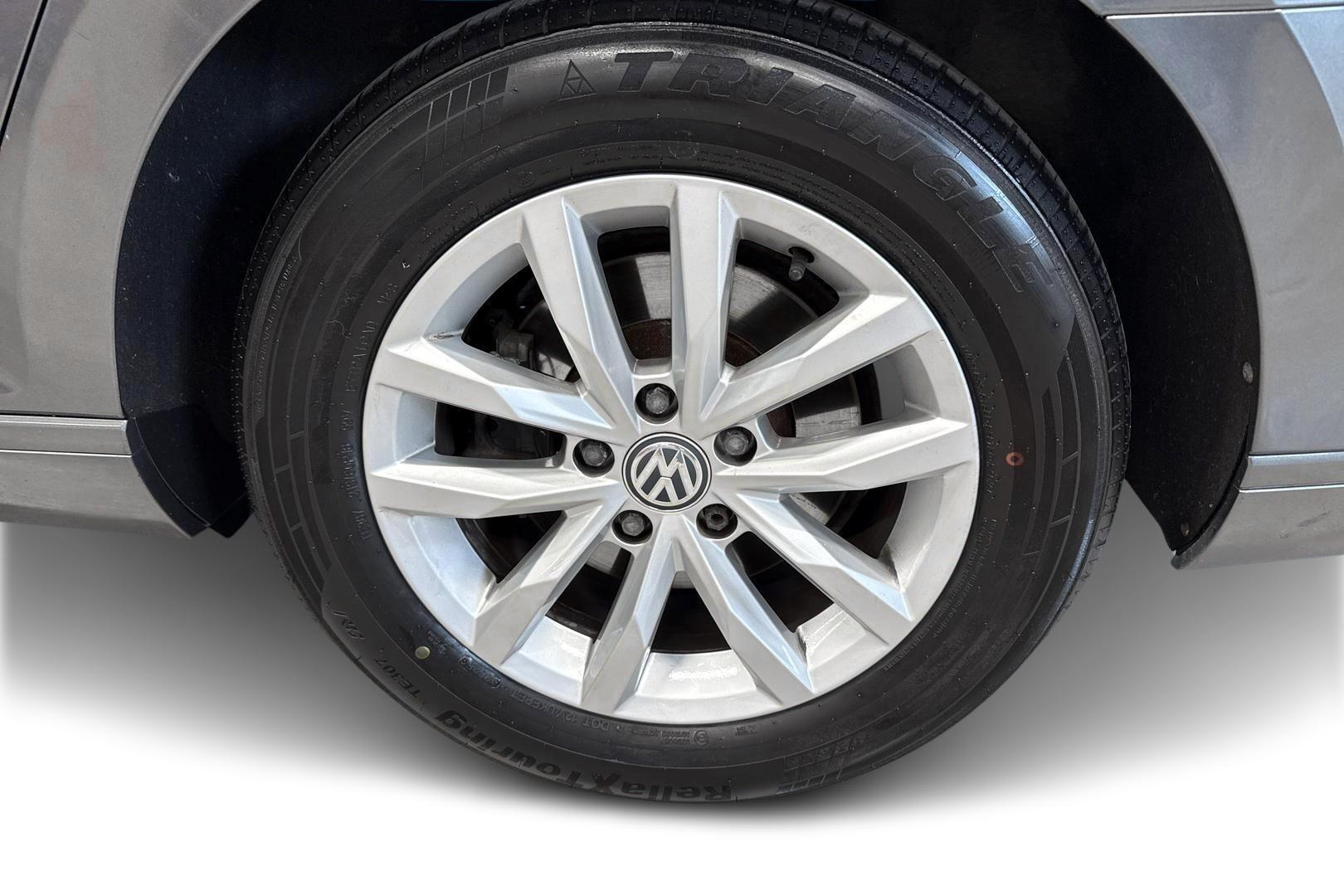 VOLKSWAGEN Passat 2016