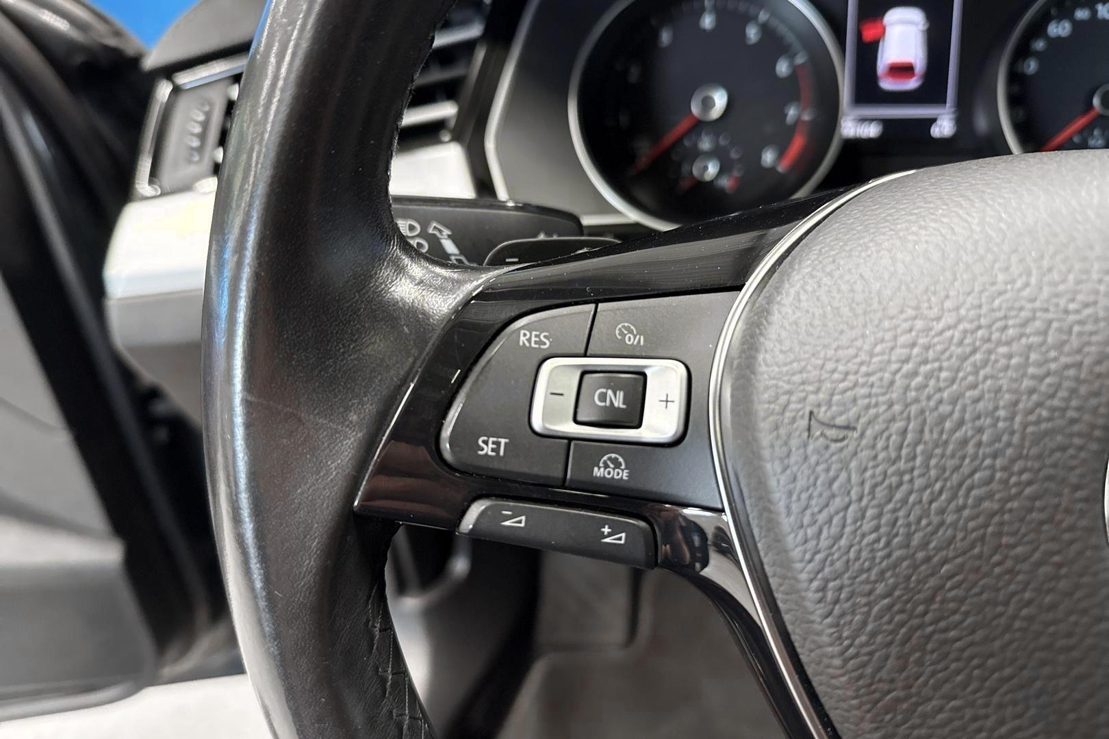 VOLKSWAGEN Passat 2016