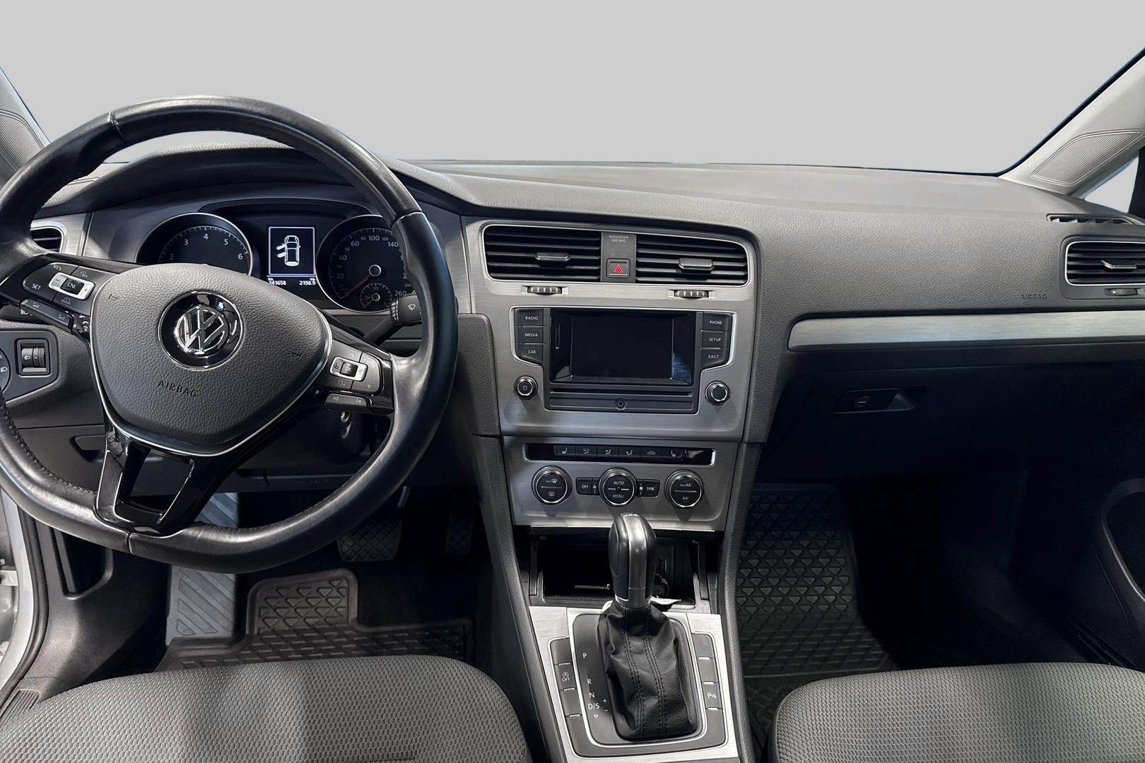 VOLKSWAGEN Golf 2016