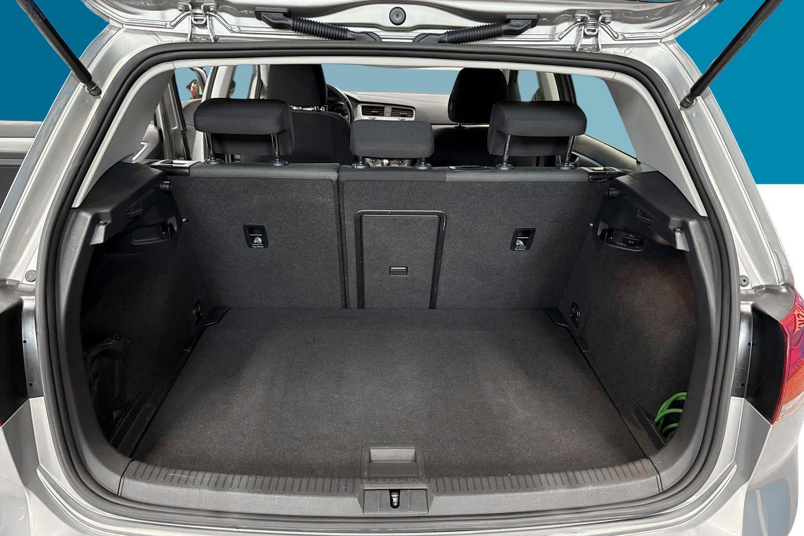VOLKSWAGEN Golf 2016