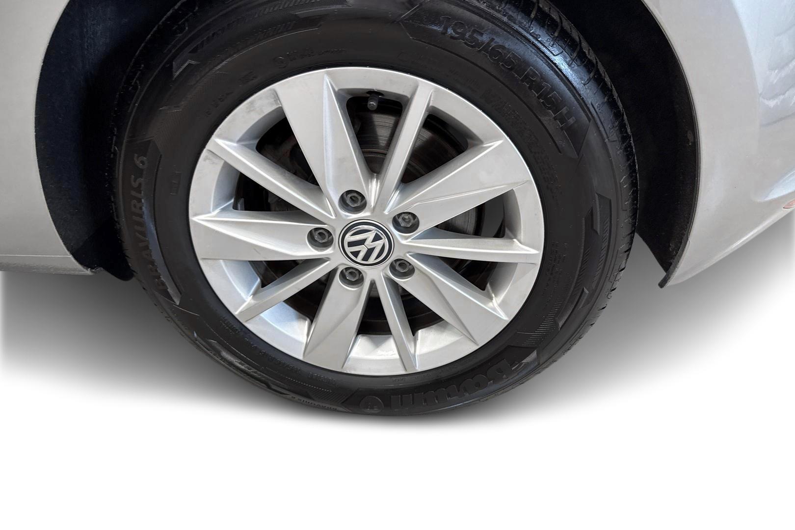 VOLKSWAGEN Golf 2016