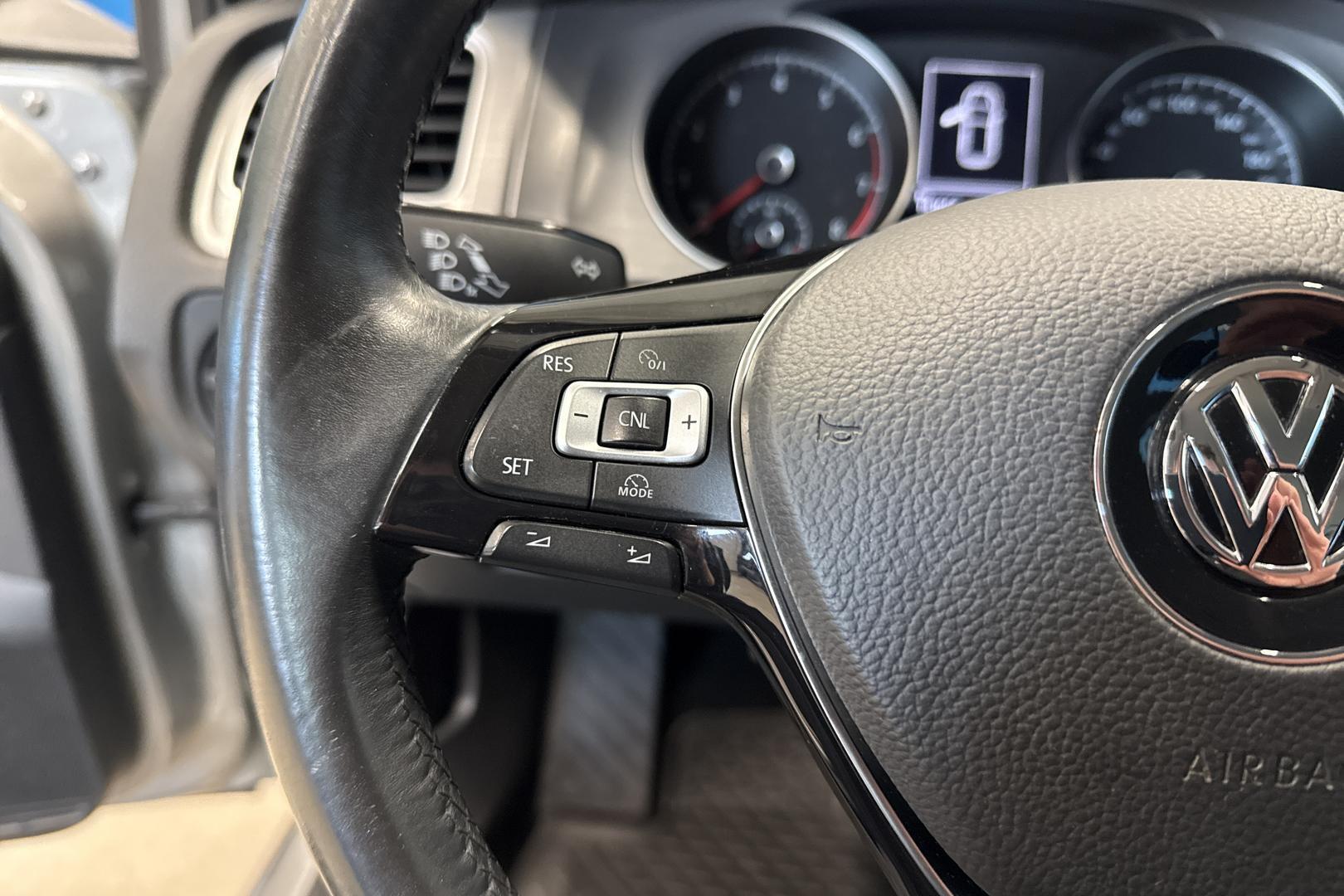 VOLKSWAGEN Golf 2016