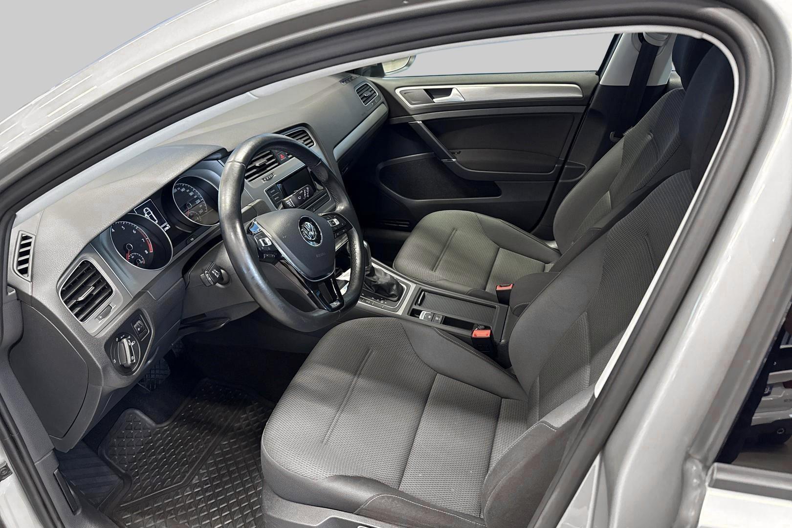 VOLKSWAGEN Golf 2016