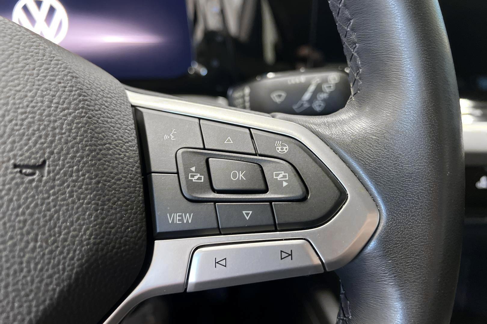 VOLKSWAGEN Golf 2023