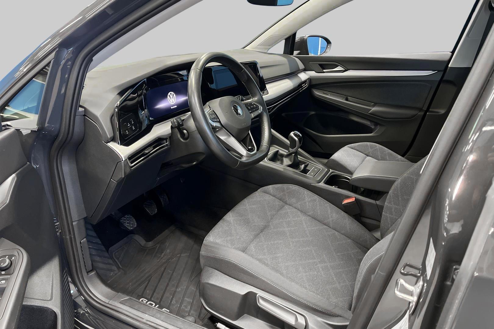 VOLKSWAGEN Golf 2023