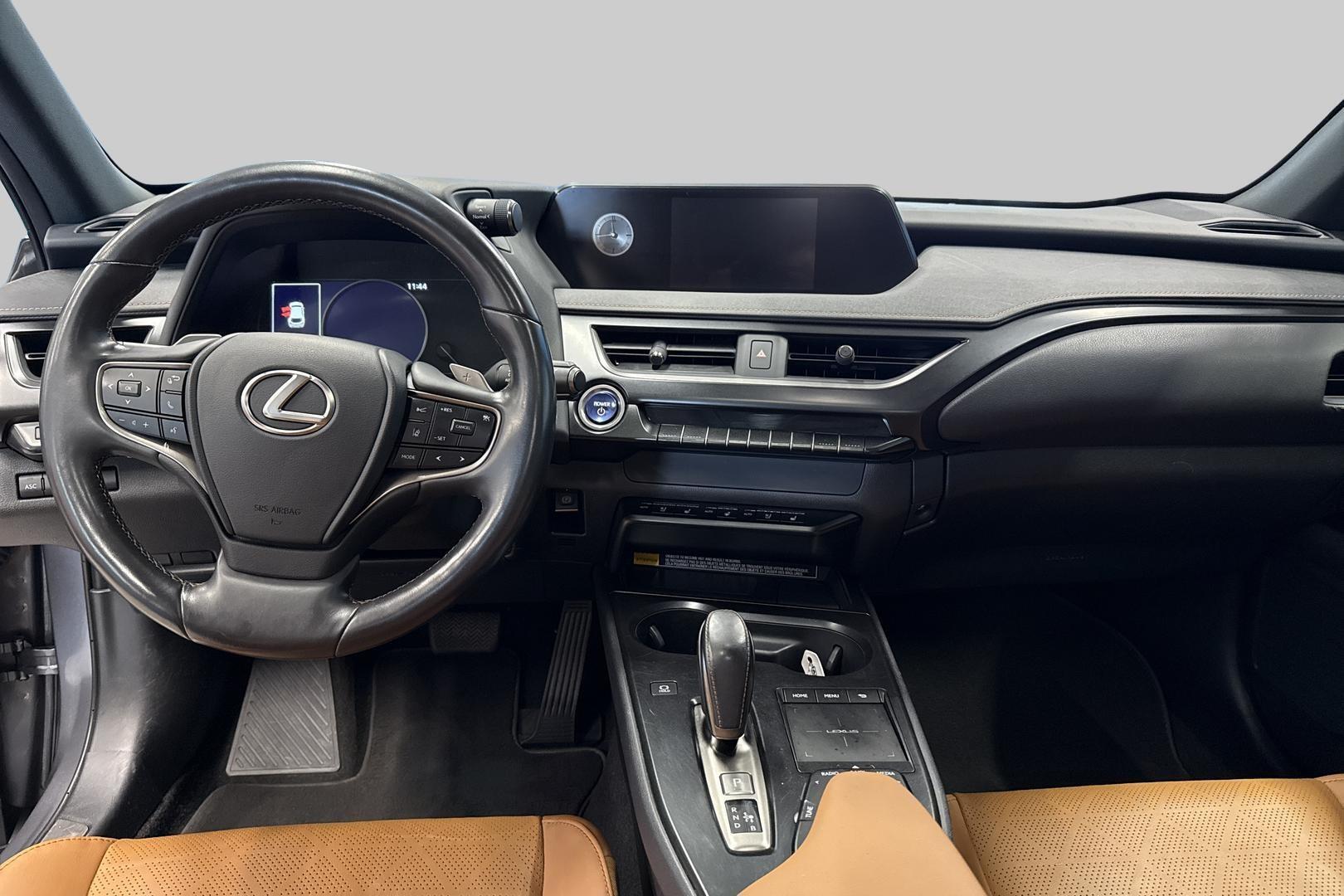 LEXUS UX 2021