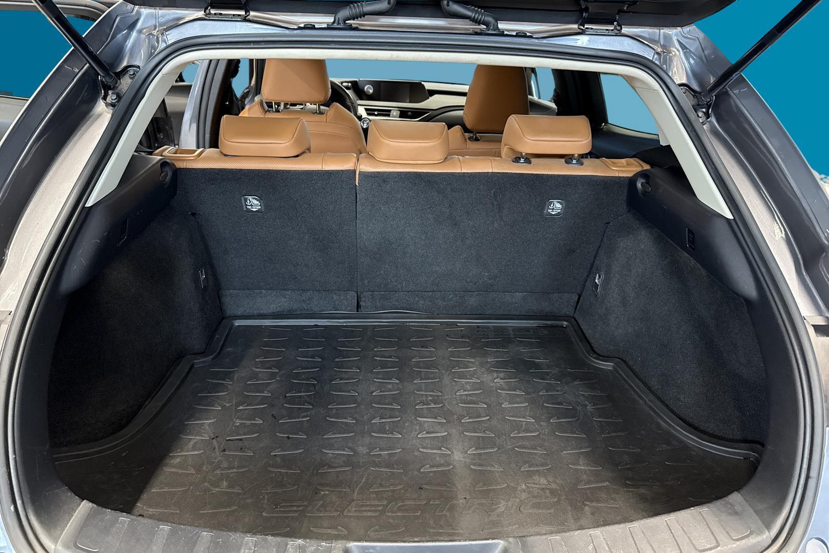 LEXUS UX 2021