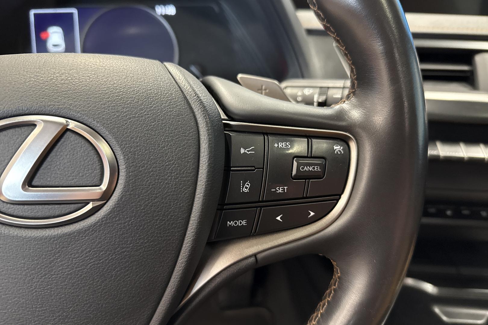 LEXUS UX 2021