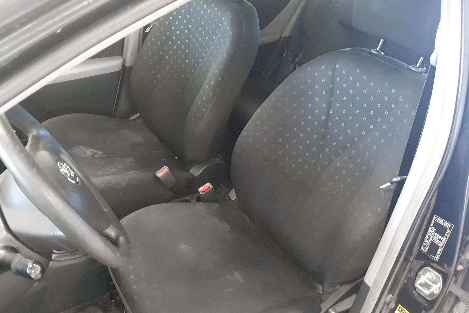 TOYOTA Yaris 2006