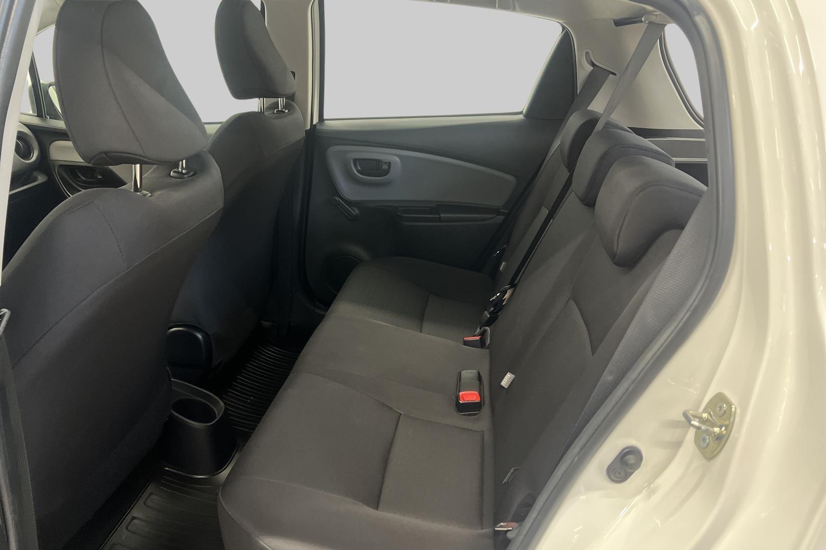 TOYOTA Yaris 2016