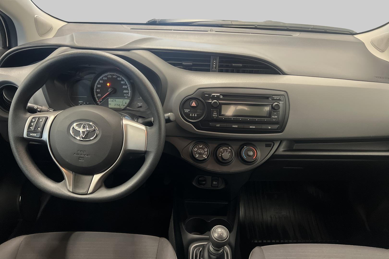 TOYOTA Yaris 2016