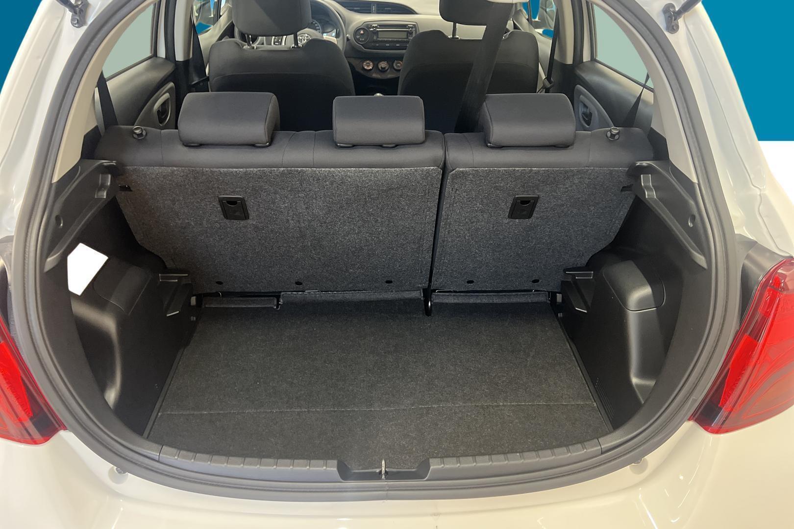 TOYOTA Yaris 2016