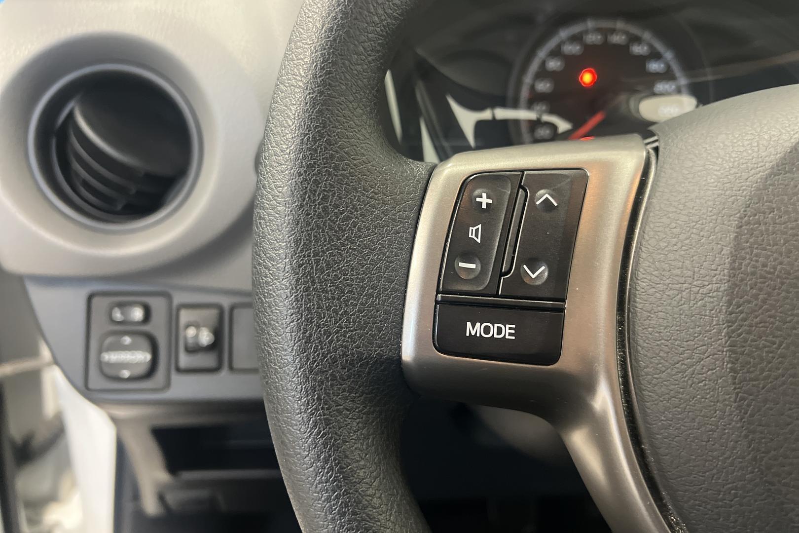 TOYOTA Yaris 2016