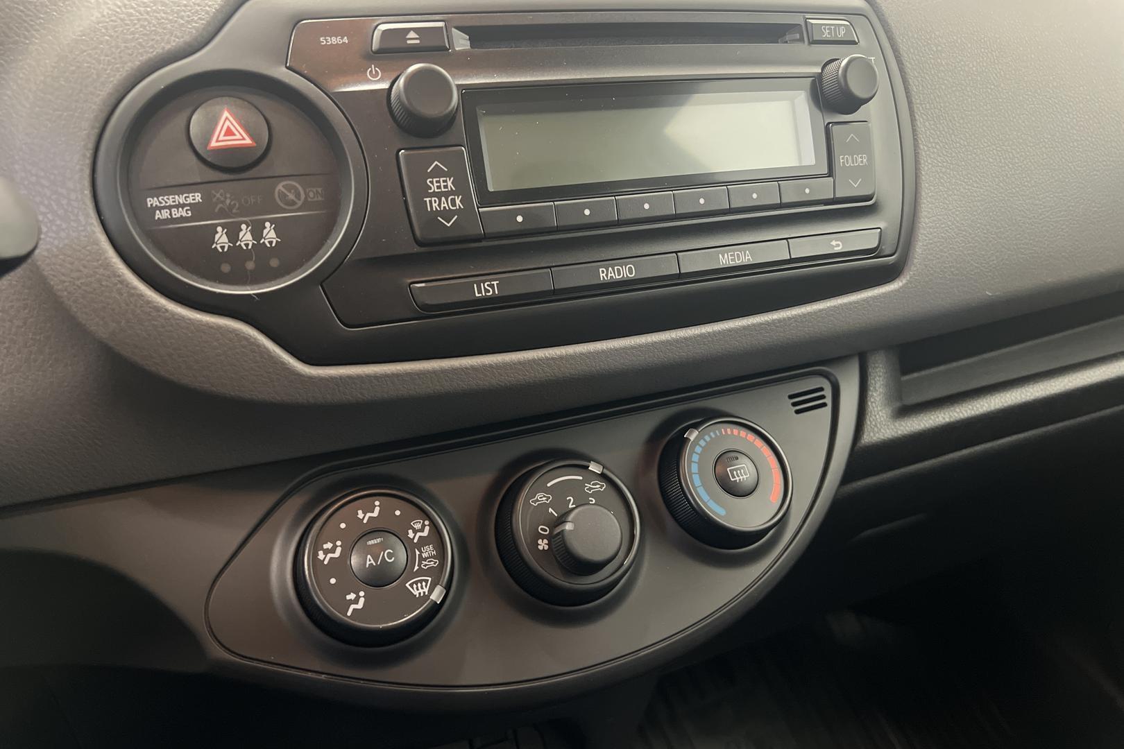 TOYOTA Yaris 2016