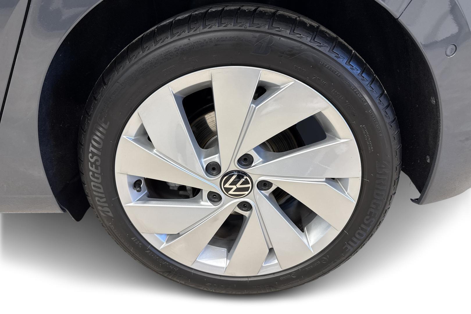 VOLKSWAGEN GOLF 2025