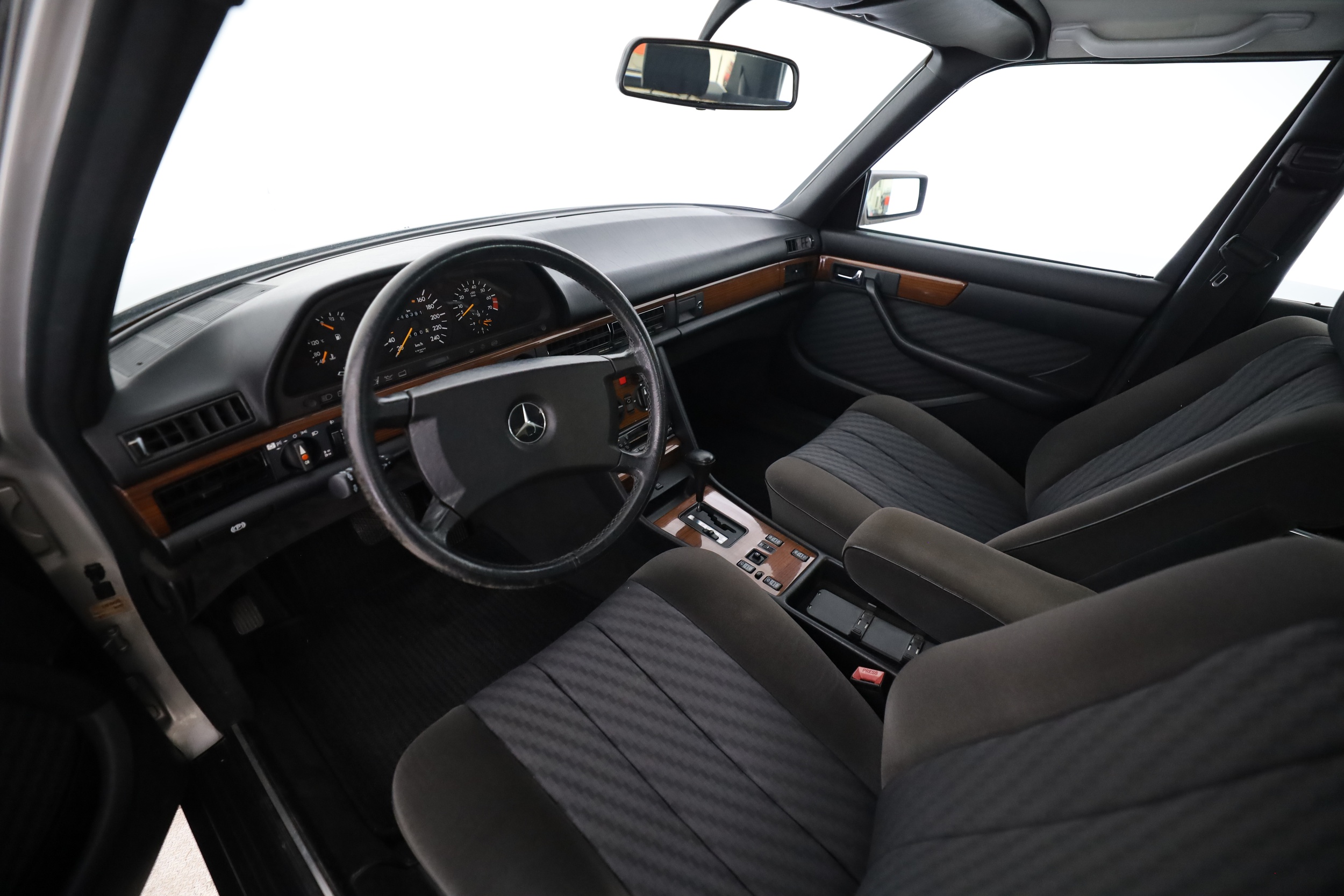 Mercedes-Benz 260 1989