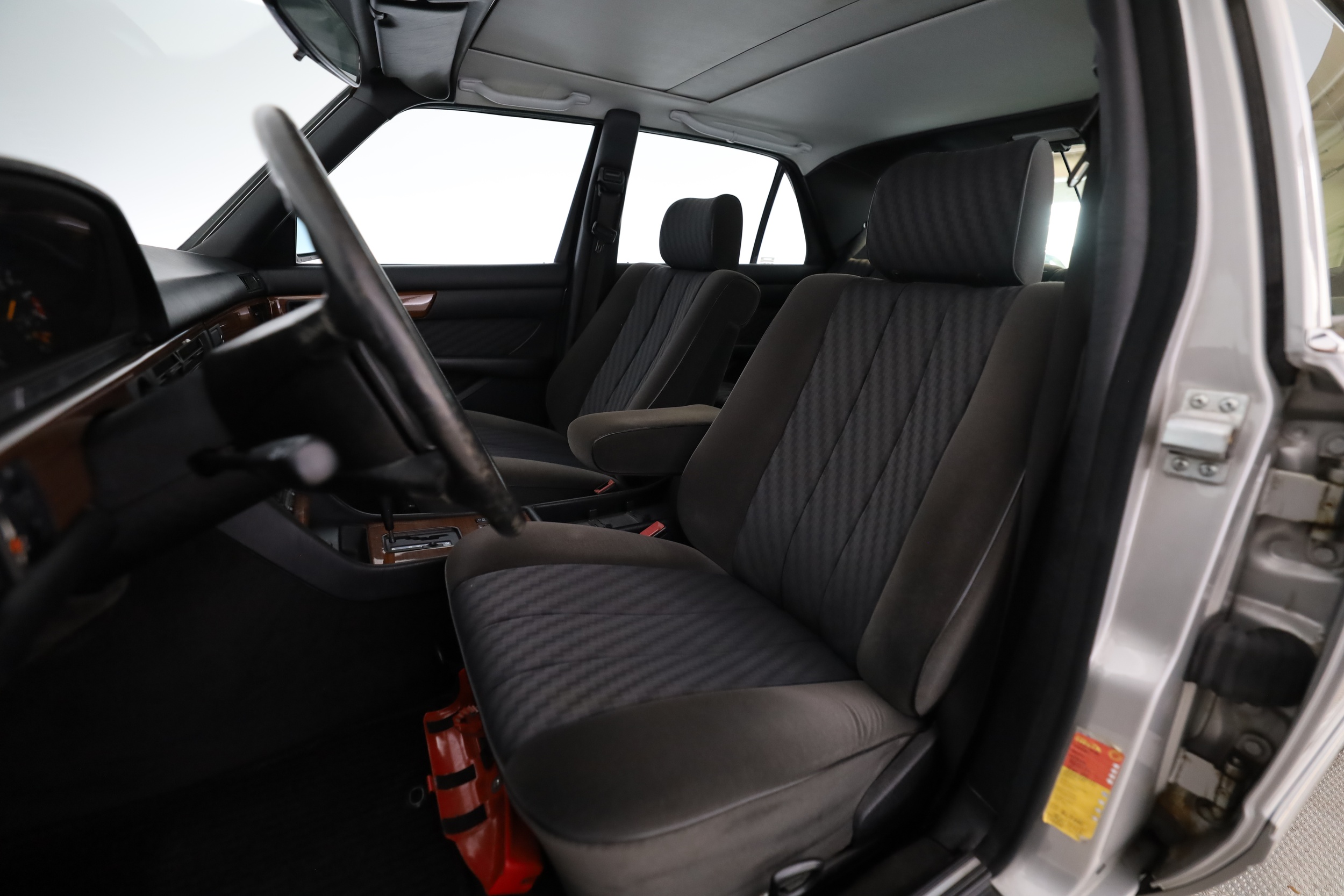 Mercedes-Benz 260 1989