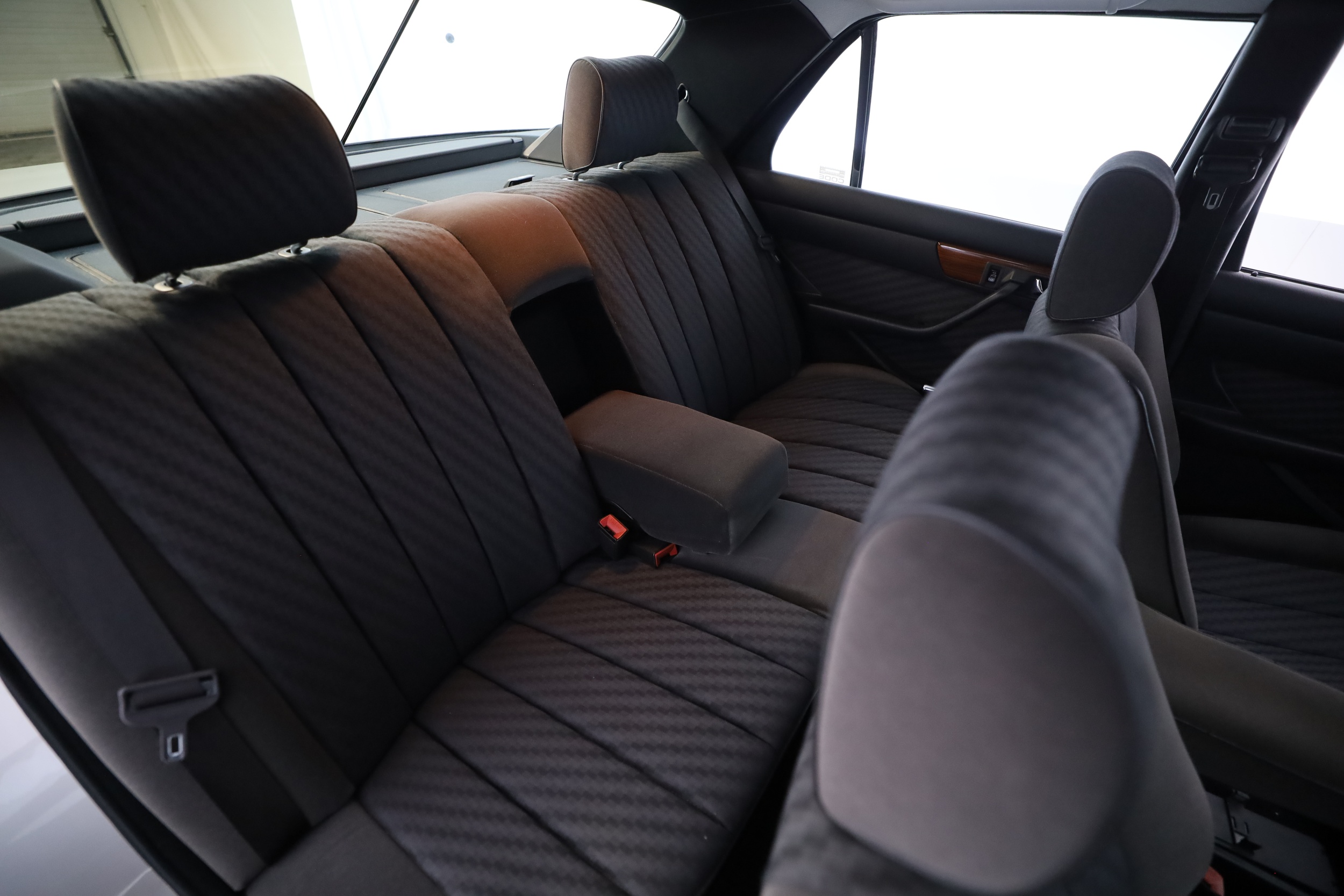 Mercedes-Benz 260 1989