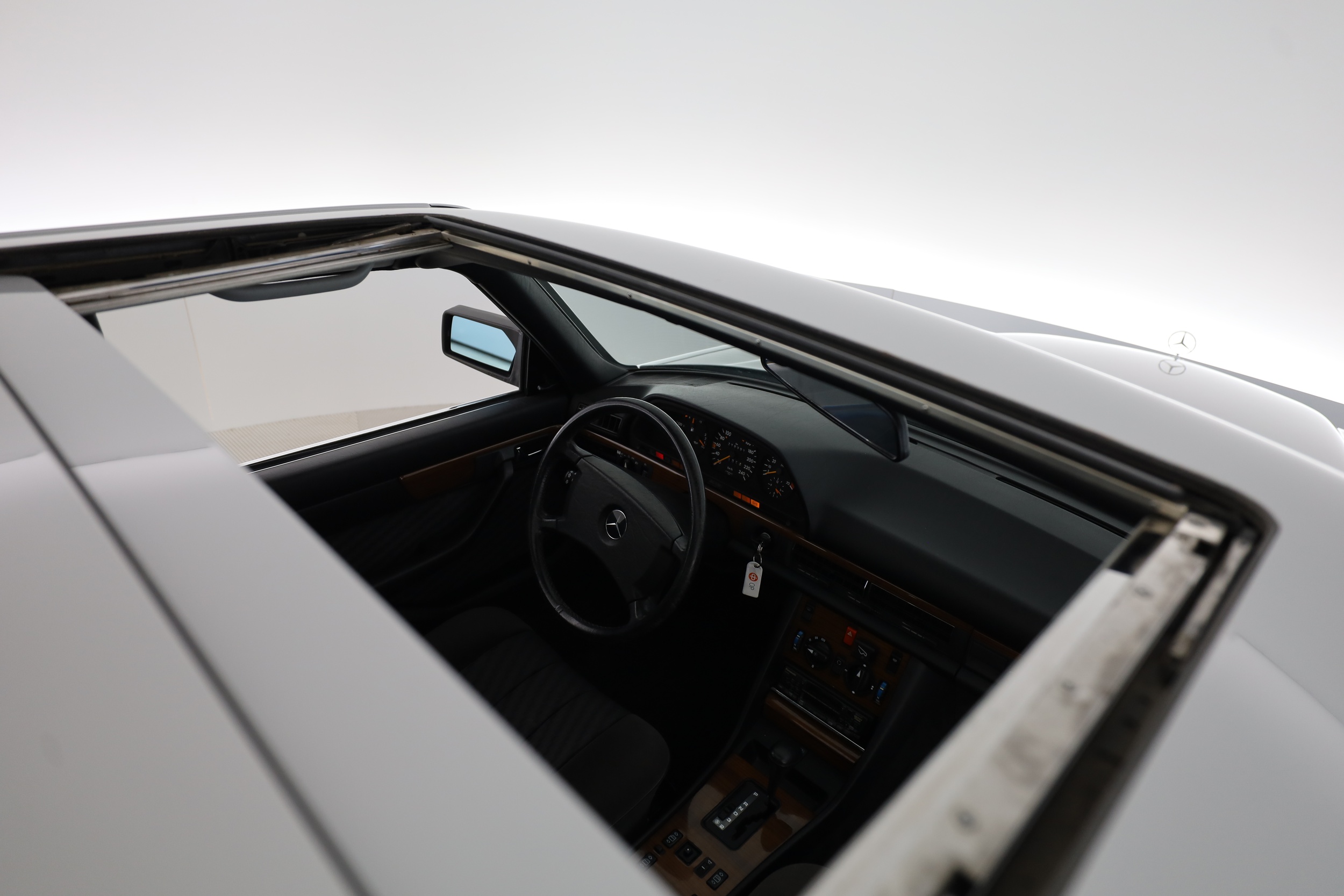 Mercedes-Benz 260 1989