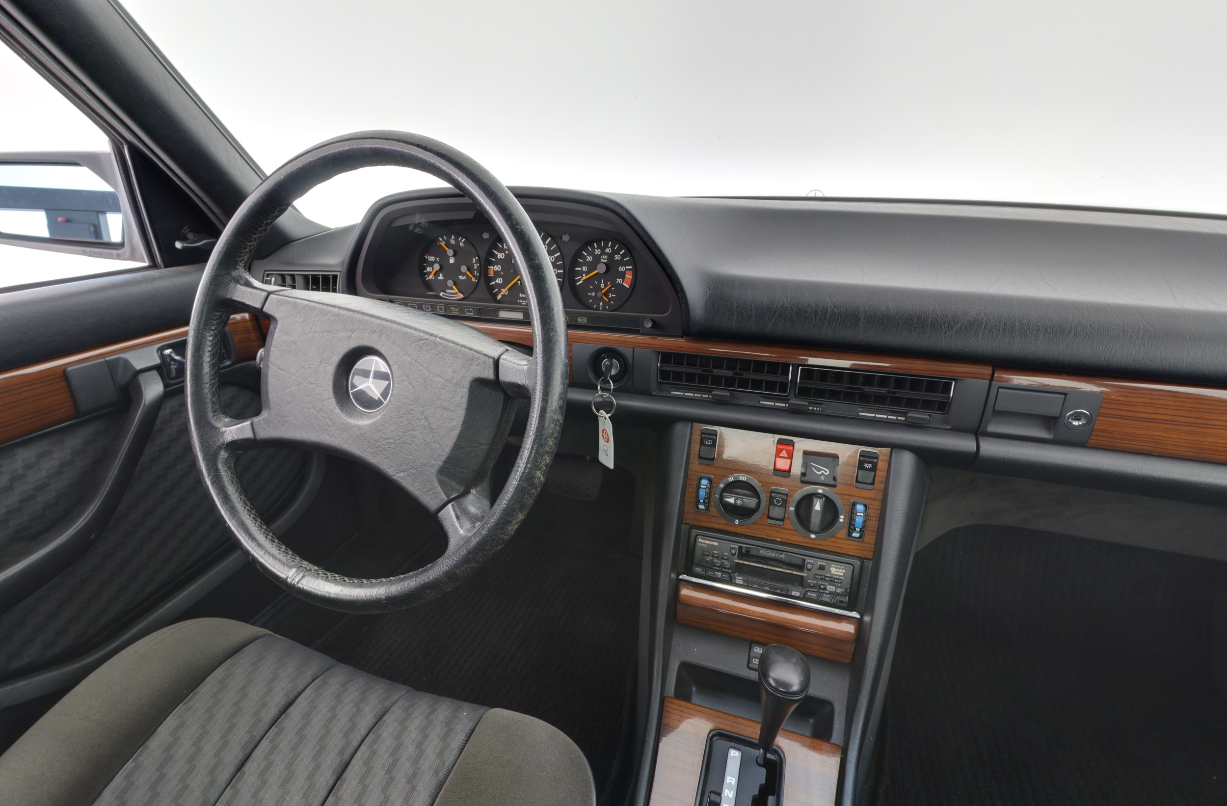 Mercedes-Benz 260 1989
